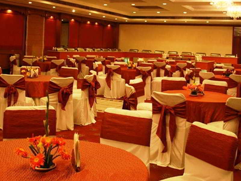 Hotel Golden Tulip Amritsar Esterno foto