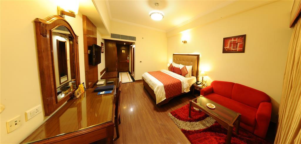 Hotel Golden Tulip Amritsar Esterno foto